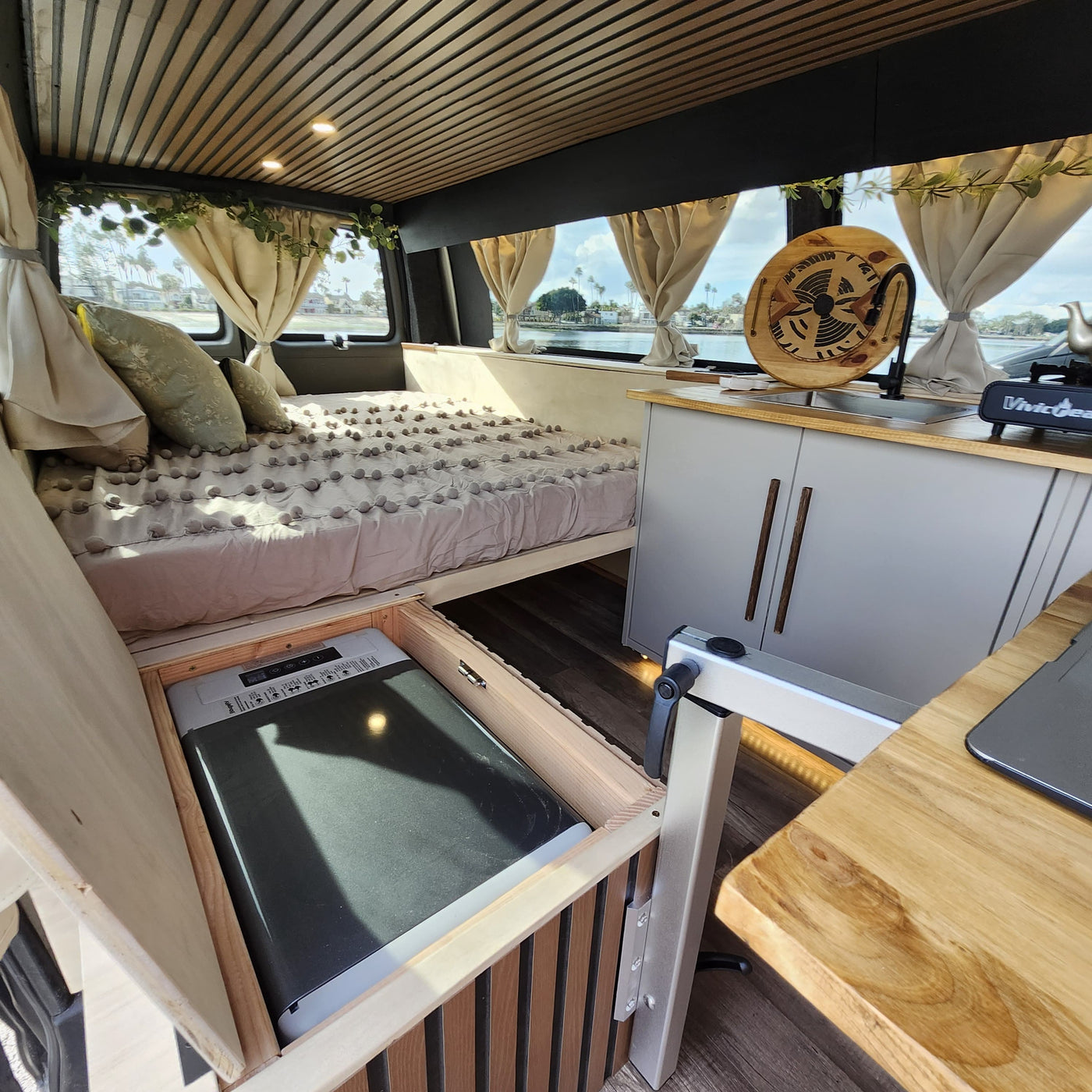 Adventure-Ready Luxury Campervan – Off-Grid, Fresh Build — photo 7
