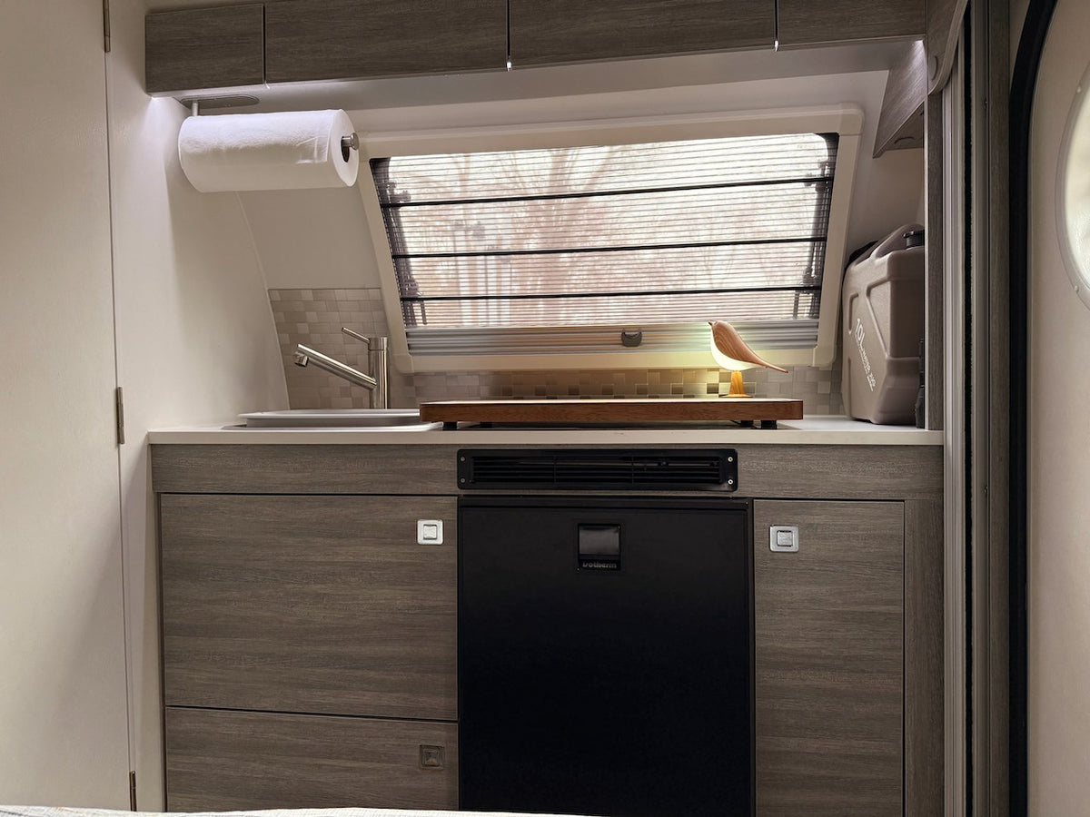 Lightweight Retro Style Camper — photo 15