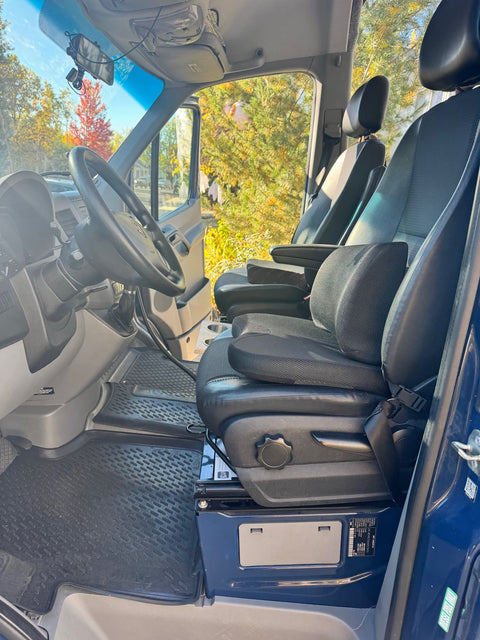 Bluey The 4 Person Family Sprinter — photo 4