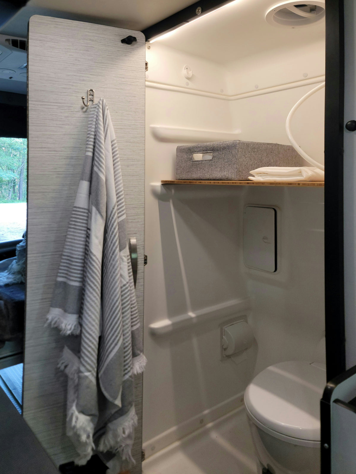 New! GO Anywhere 4X4 2022 Revel Winnebago AC, kitchen, bath, bikes, SUPbrds — photo 17