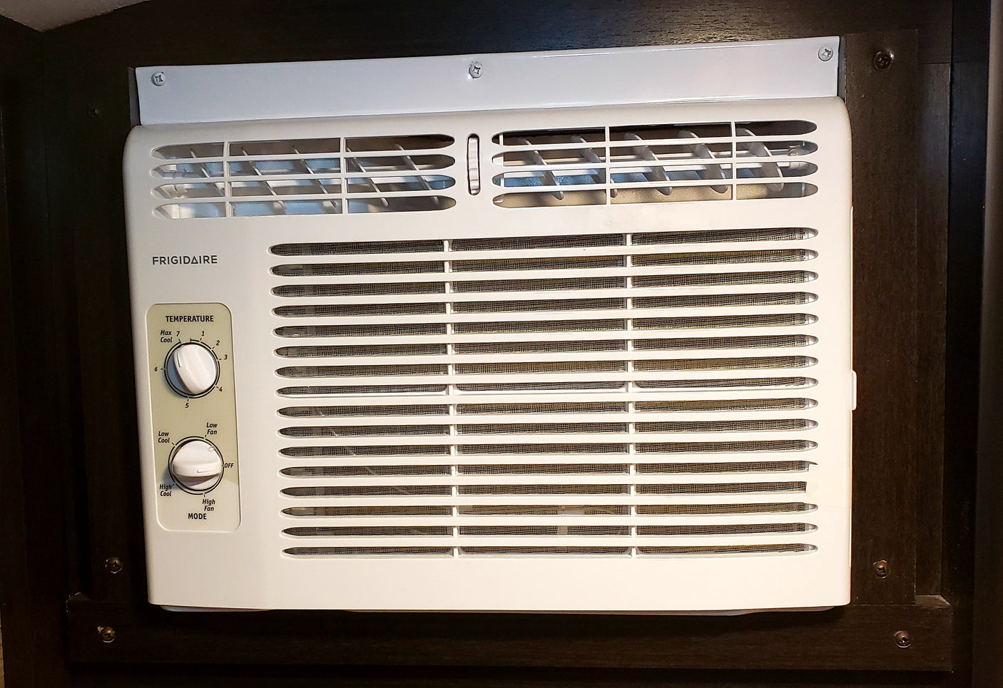 Frigidaire RV air conditioner controls (temperature, fan, mode) for cooling comfort in an RV rental.