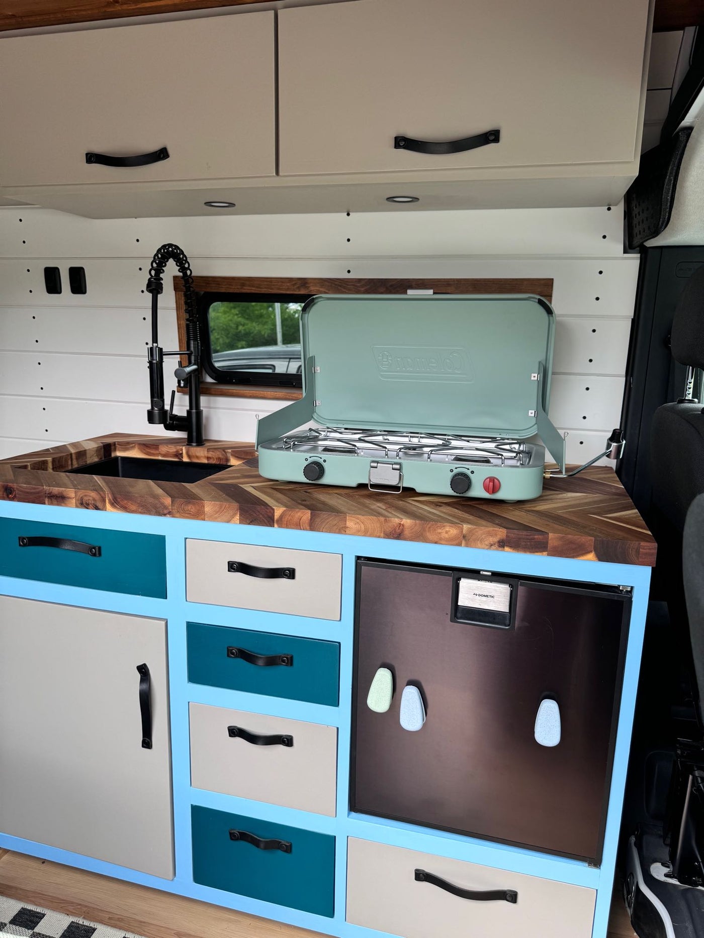Top Notch Vans - Tela - Seats and Sleeps 2! — photo 12