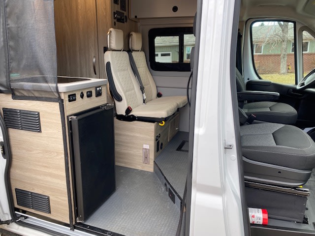 Family Adventure Van I Seats 4 I Sleeps 4 I Heated I 2021 Winnebago Solis — photo 15