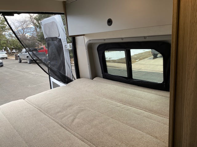 Family Adventure Van I Seats 4 I Sleeps 4 I Heated I 2021 Winnebago Solis — photo 19