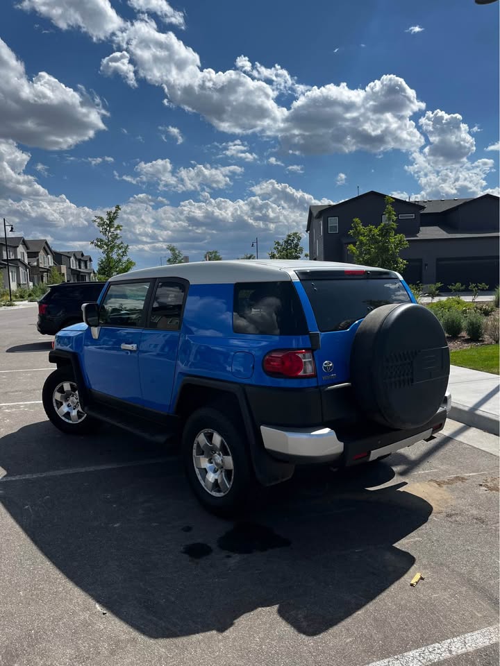 2007 Toyota FJ Cruiser · Sport Utility 2D in Aurora, CO (photo 5)
