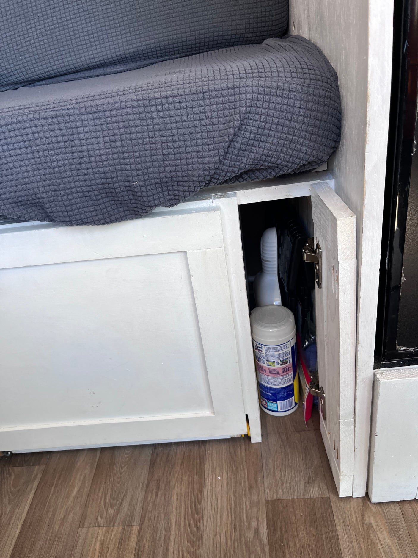Perfectly Cozy Pet Friendly Off-grid capable 2019 Ford Transit Camper-Van