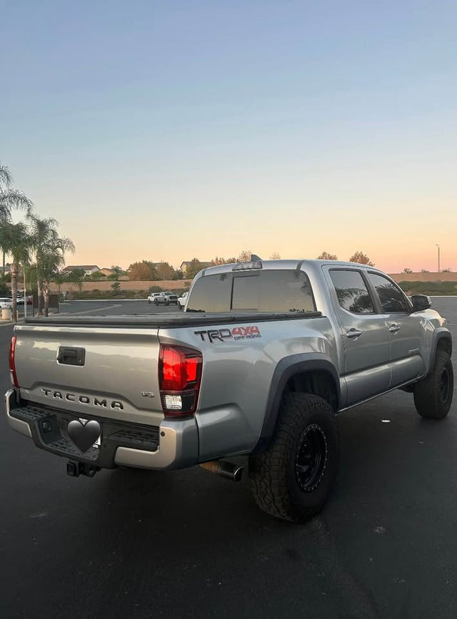 2018 Toyota Tacoma TRD Off-Road 4x4 — photo 2