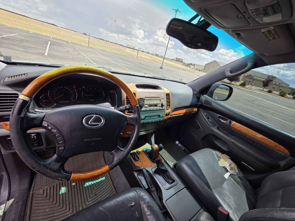 2004 Lexus GX · GX 460 Luxury Sport Utility 4D in Colorado Springs, CO (photo 8) — photo 8