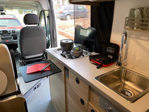 Family Adventure Van I Seats 4 I Sleeps 4 I Heated I 2021 Winnebago Solis — photo 5