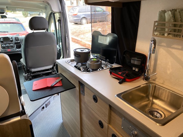 Family Adventure Van I Seats 4 I Sleeps 4 I Heated I 2021 Winnebago Solis — photo 5