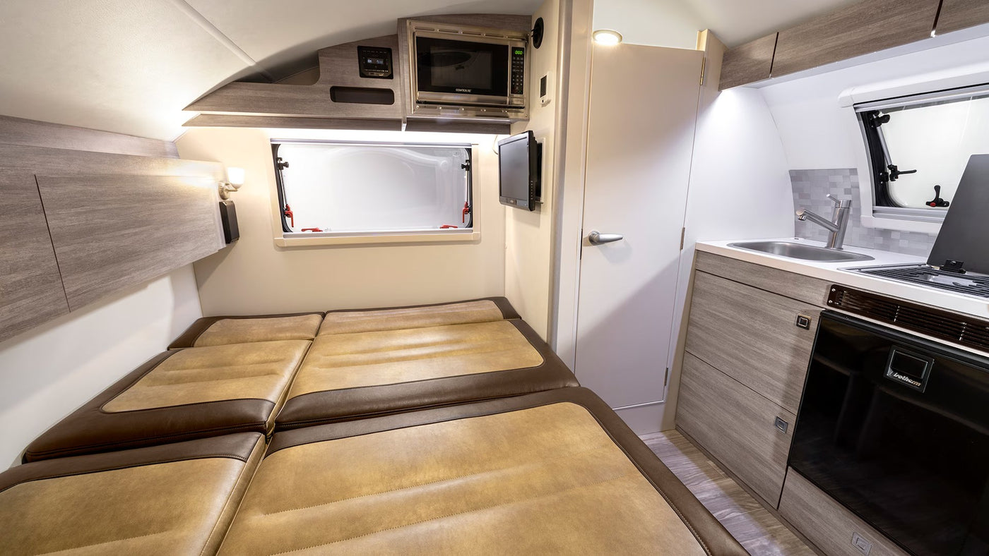 Lightweight Retro Style Camper — photo 17