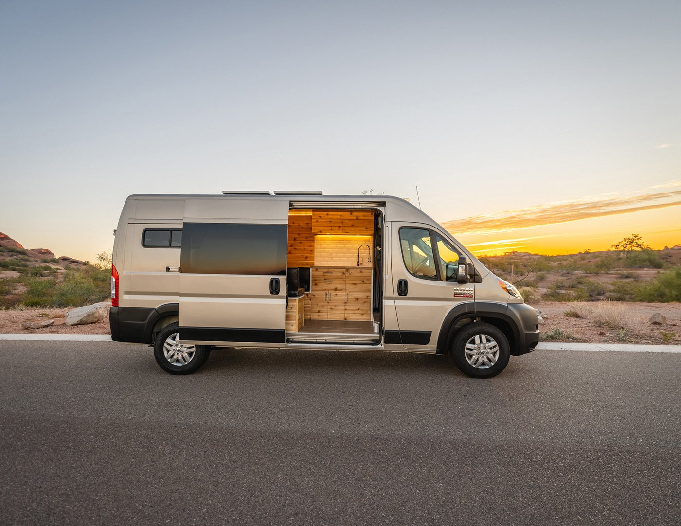 Off-Grid Campervan - Pro-Converted Ram Promaster 2500 — photo 6