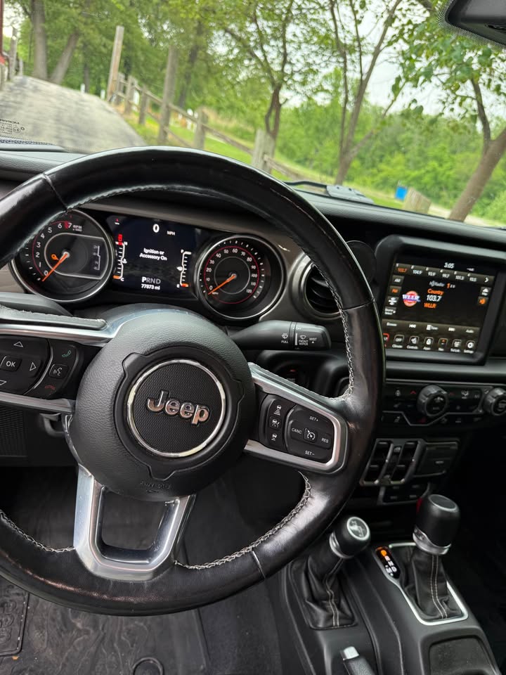 2020 Jeep Gladiator · Overland Pickup 4D 5 ft in Colona, IL (photo 11) — photo 11