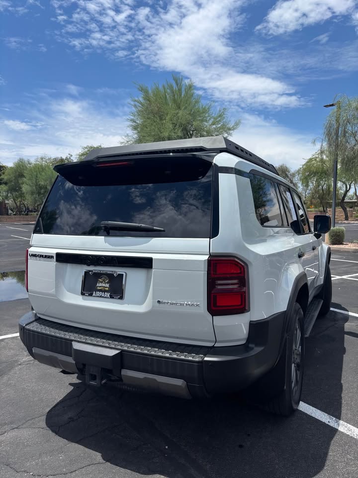 2025 Toyota Landcruiser — photo 4