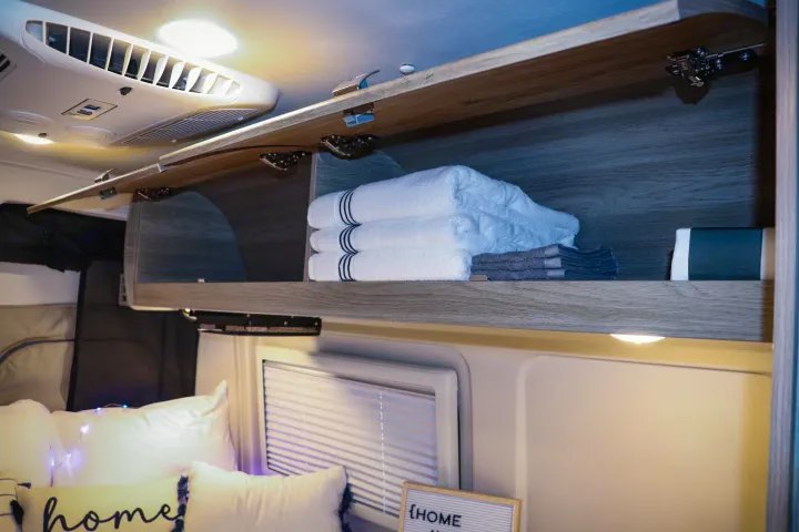 "Lux" 2022 Winnebago 59G, Fully Contained OFF Grid Capable! Air Conditioned — photo 7