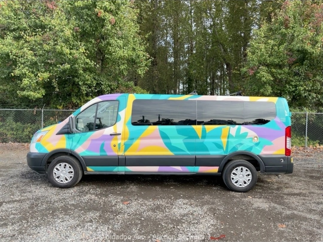 parked on gravel — photo 3