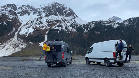 2022 Mercedes Sprinter 4x4 High Roof Boondocking Camper Unlimited Miles — photo 3