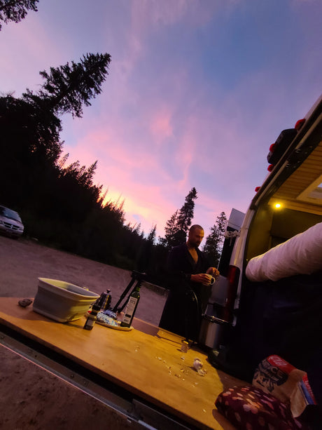 Lux Campervan | Starlink | Offgrid 2 Weeks | 4 Seasons | Huge Kitchen