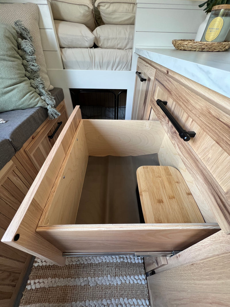  a built-in dog crate — photo 7