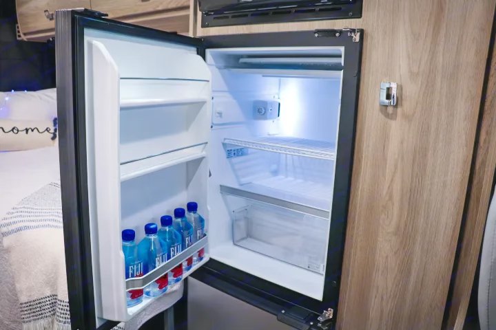 "Lux" 2022 Winnebago 59G, Fully Contained OFF Grid Capable! Air Conditioned — photo 10