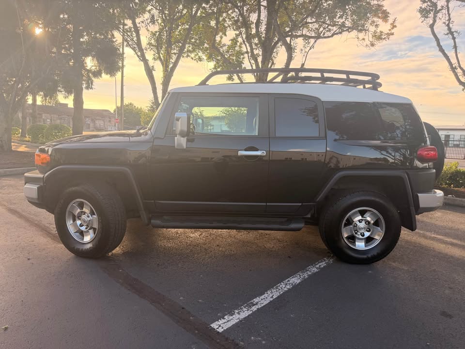 2010 Toyota FJ Cruiser · 4WD in Auburn, WA (photo 3)