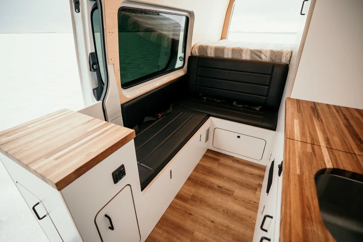  ideal for any RV rental.|Compact rv rental kitchen with organized drawers. Cookware — photo 9