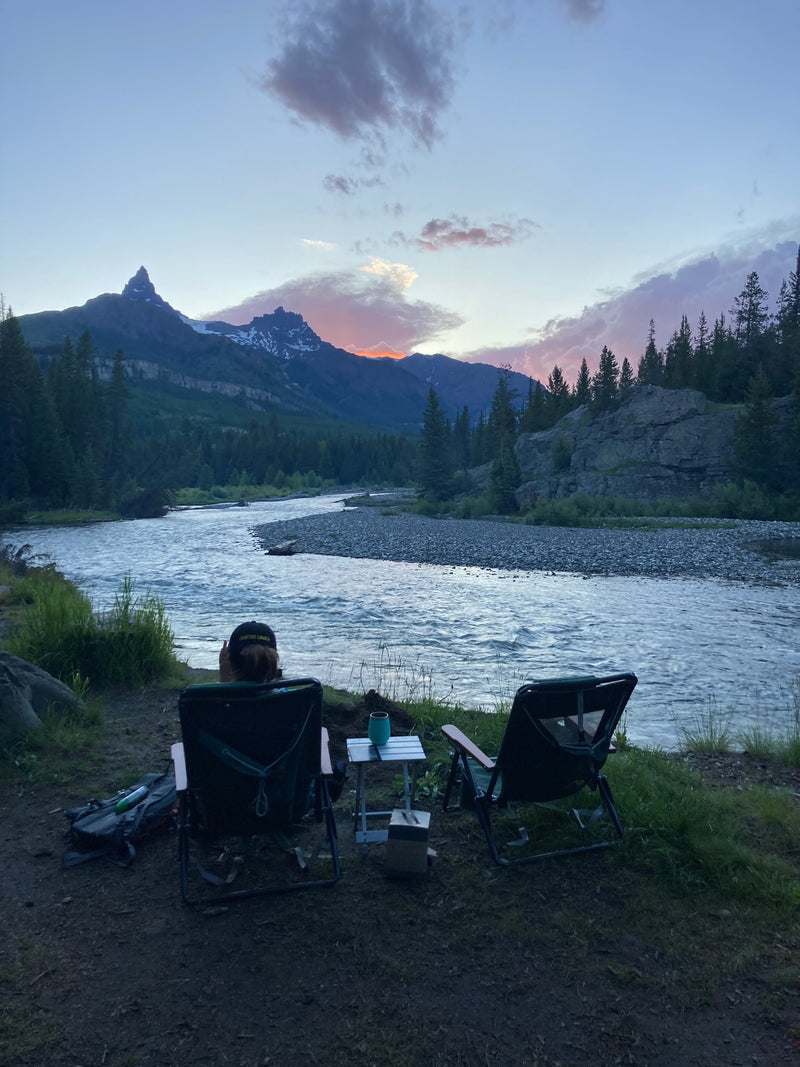 Relaxing riverside with an RV rental view. Two chairs face a scenic mountain and river at sunset, perfect for unwinding. — photo 20