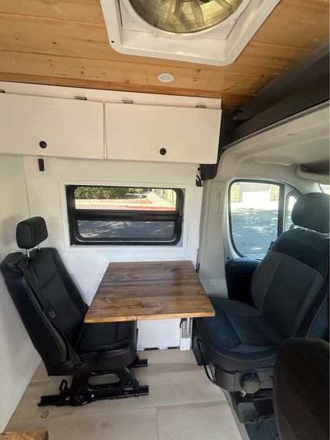 Hot Outdoor Shower · Pet Friendly · Premium Mattress · Flexible Pickup — photo 4