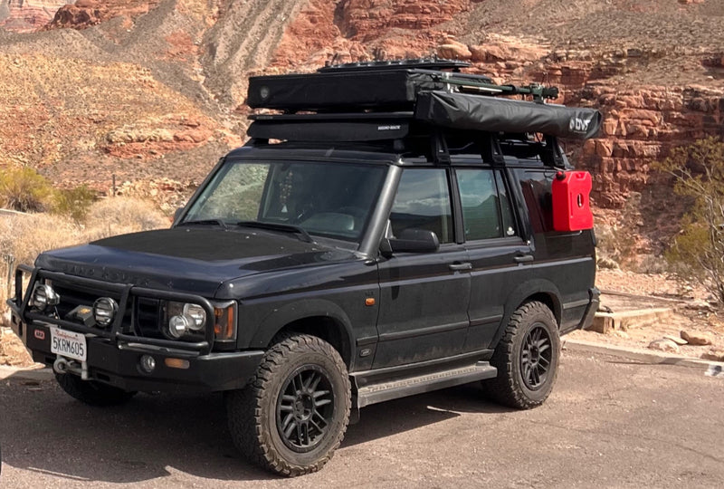  like an rv rental.|Black Land Rover Discovery overland rig parked in desert. Better than an rv rental for rugged adventure — photo 1