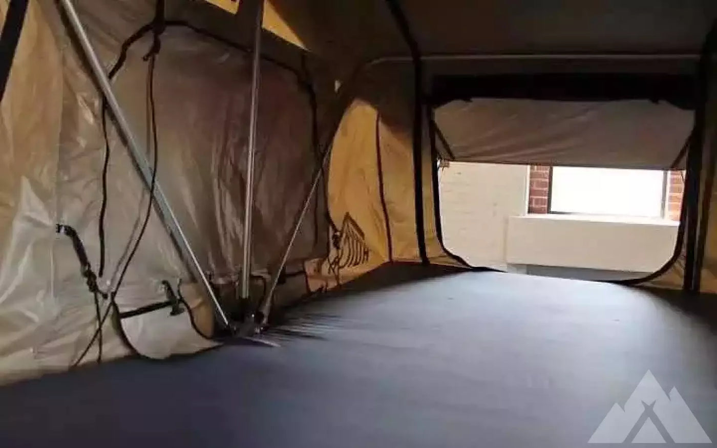 Hutch Prospector — used rooftop tents for sale (photo 2) — photo 2