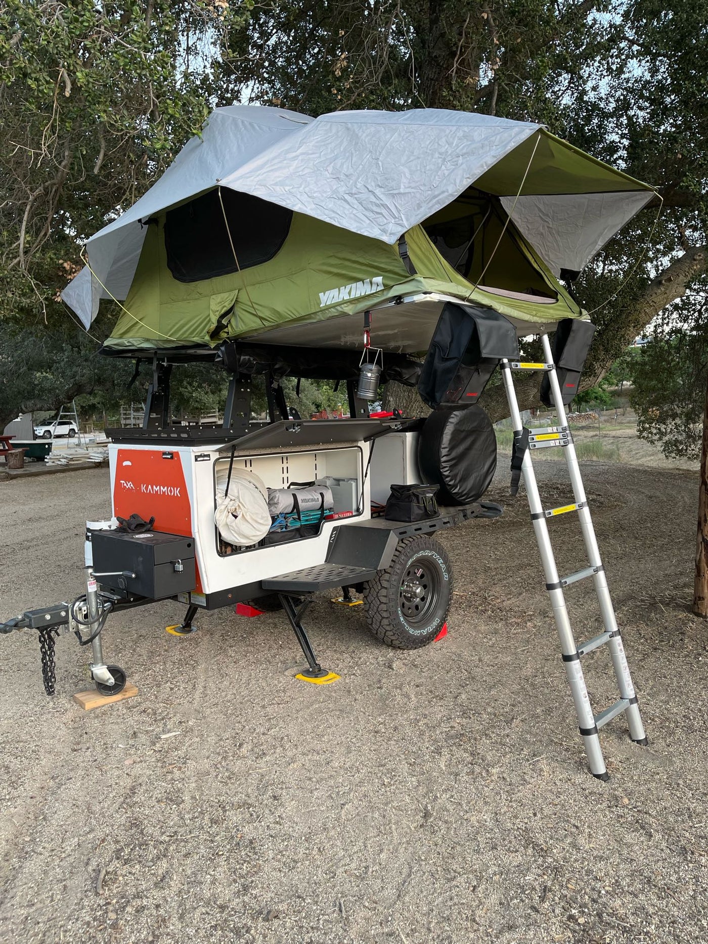  and cooler for rugged adventures.|Off-road RV rental camping setup: trailer with rooftop tent — photo 3
