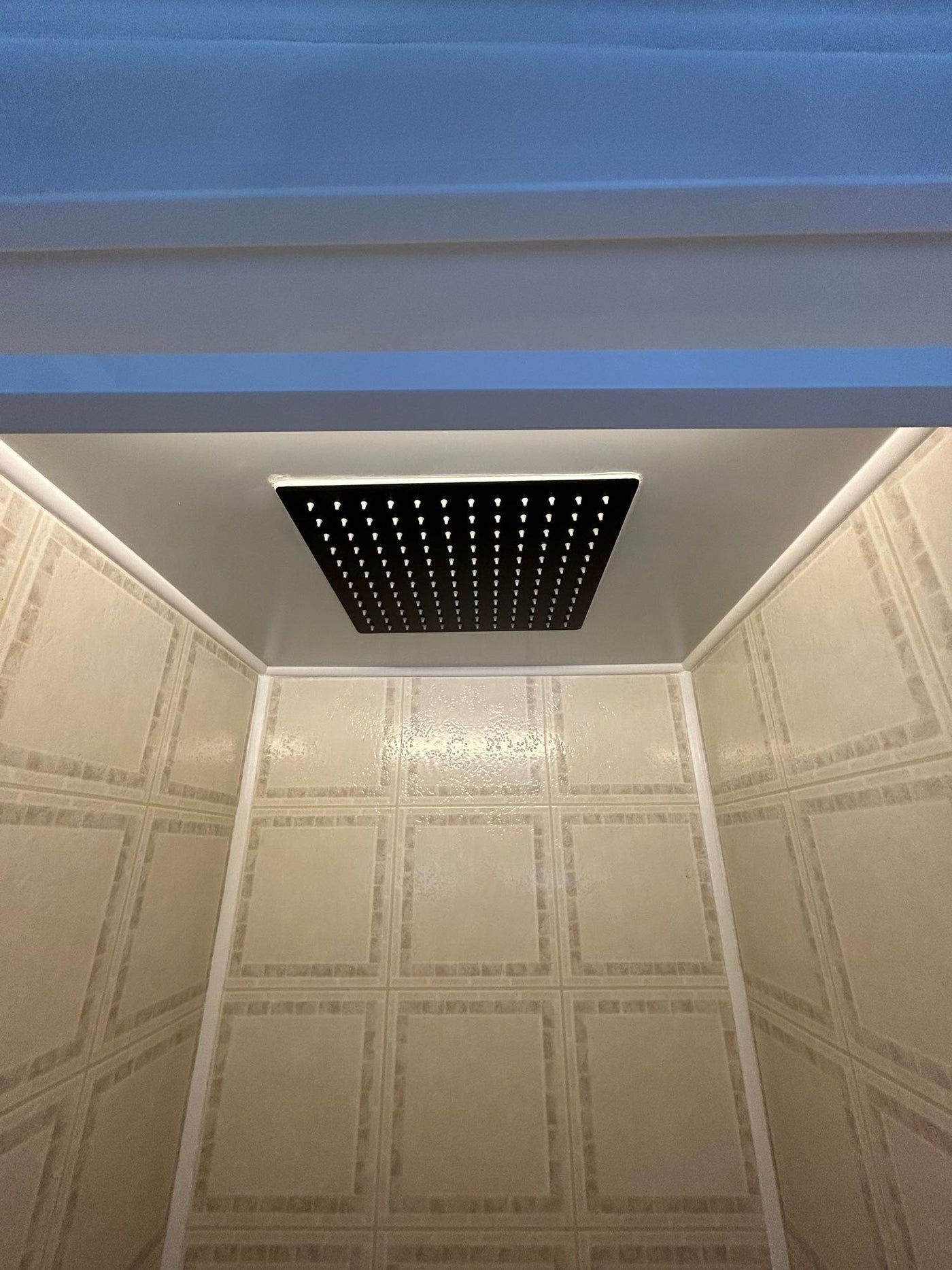 Ultimate Adventure Van with AC & Hot Shower, Battery bank, Queen Bed — photo 13
