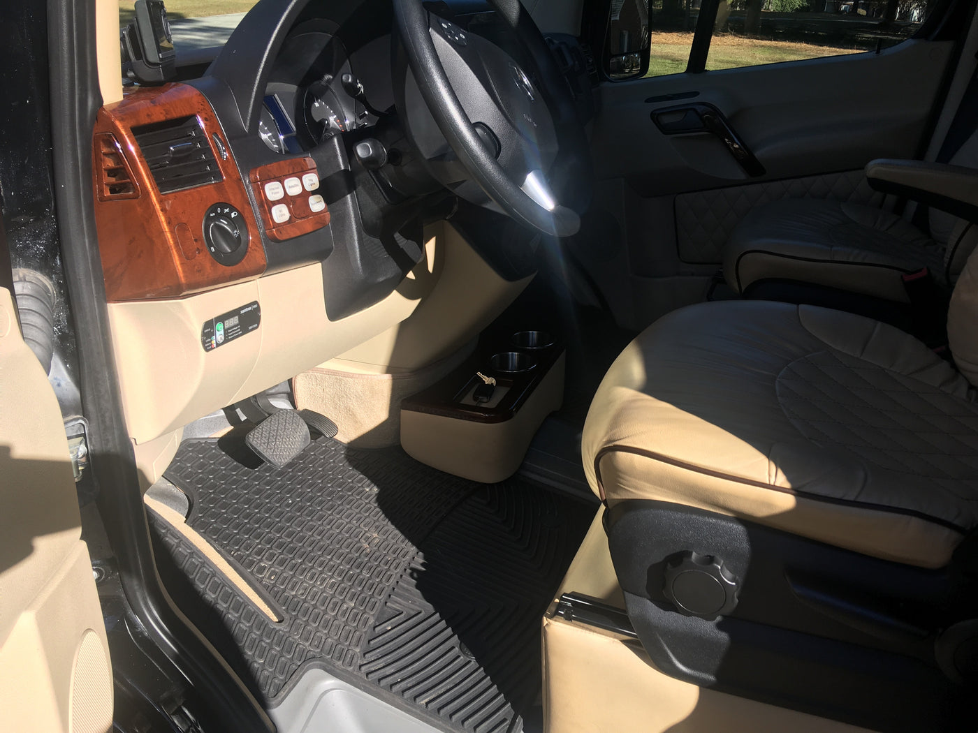 Serviced Regularly | Rare 9 Front-Facing Adult Seats | Privately Owned — photo 2