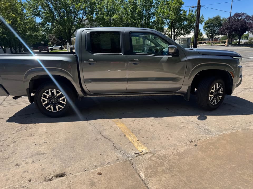 2024 Nissan Frontier Crew Cab · SL Pickup 4D 5 ft — photo 4