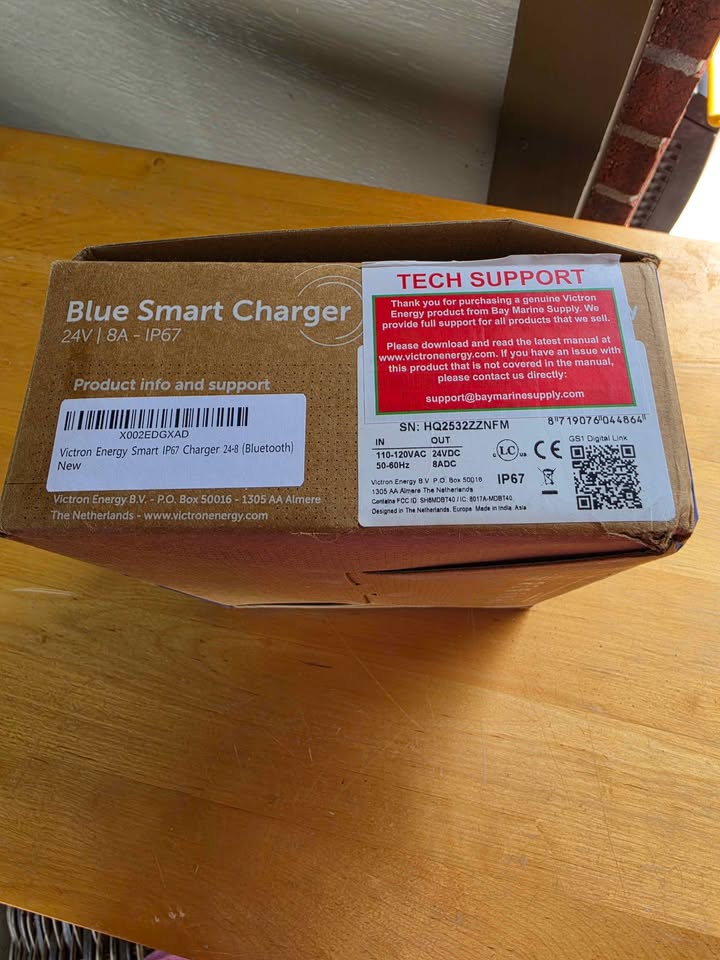 Victron Energy blue smart IP67 24V 12 waterproof professional battery charger new in the box in Owasso, OK (photo 4)