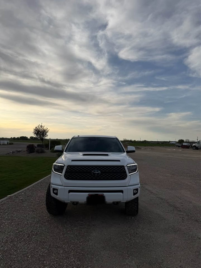 2018 Toyota Tundra CrewMax · SR5 Pickup 4D 5 1/2 ft — photo 2