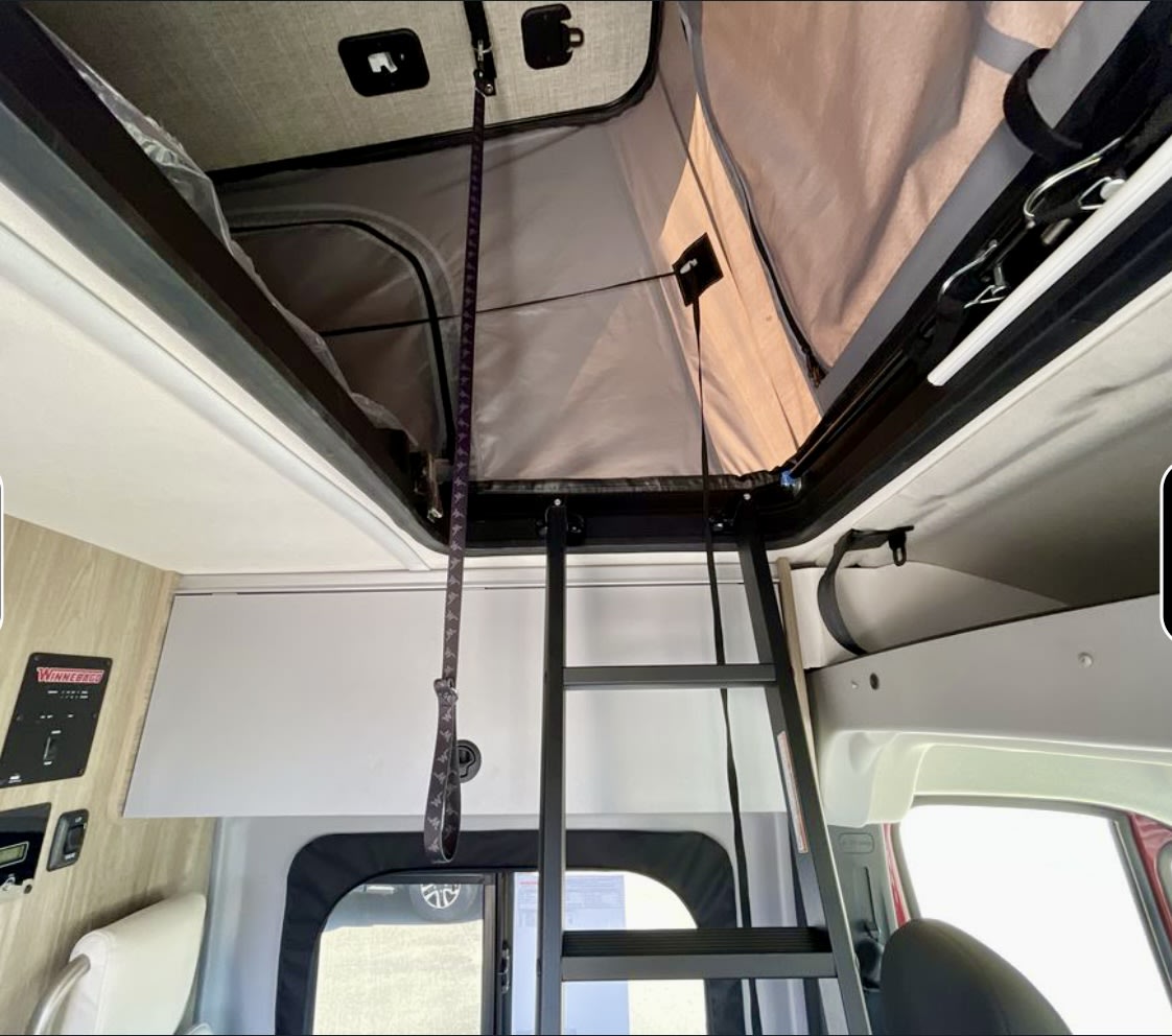  extendable passenger seats with seatbelts — photo 13