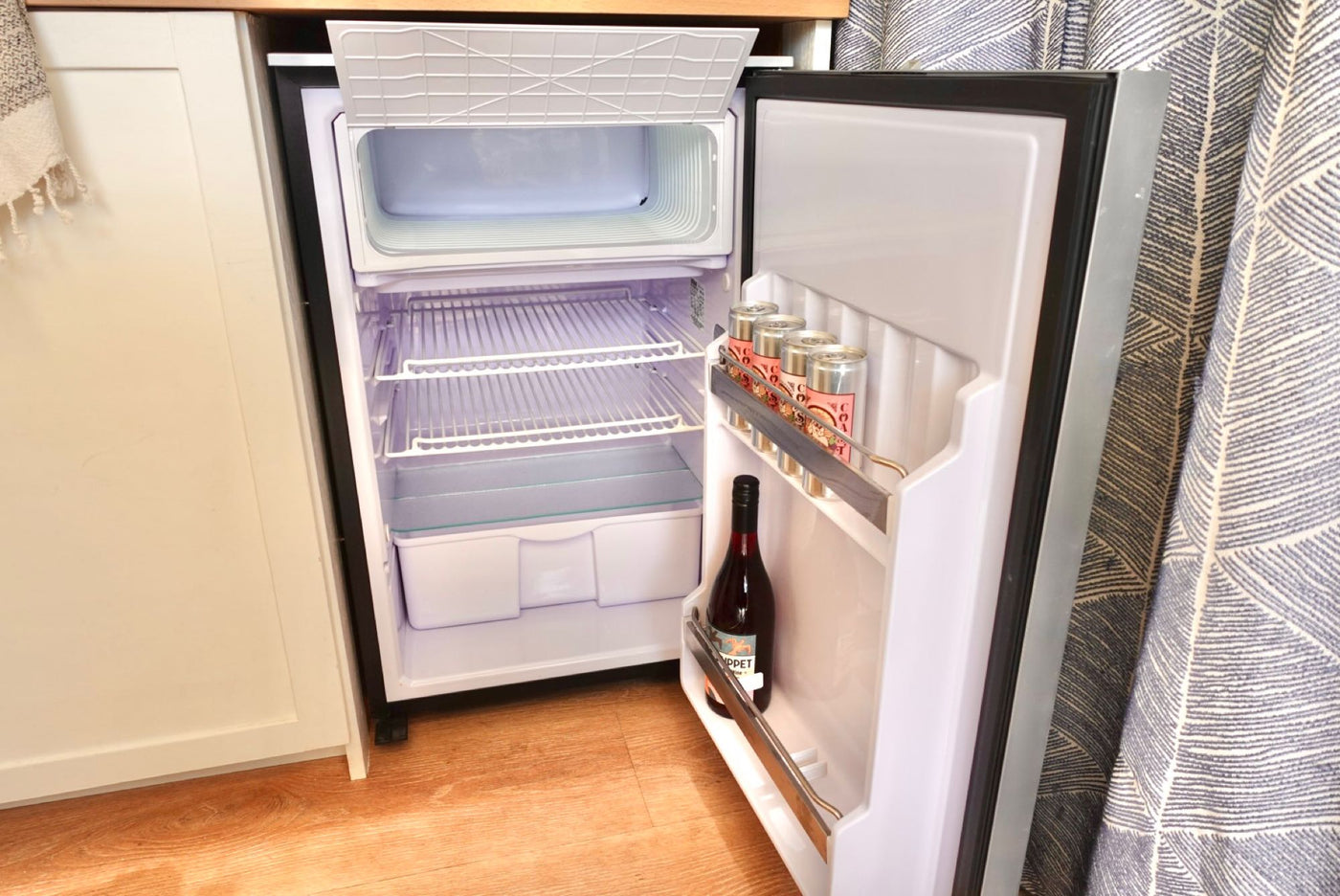 Free WiFi, Unlimited Miles, AC, Indoor HOT Shower, Projector & more! — photo 6