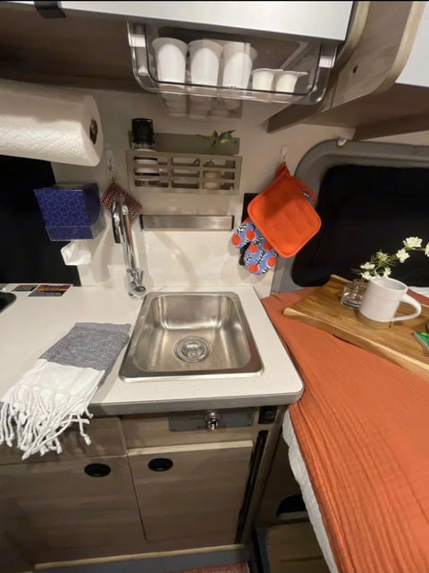 “Hummingbird” The family camper van - seats/sleeps 4! — photo 4