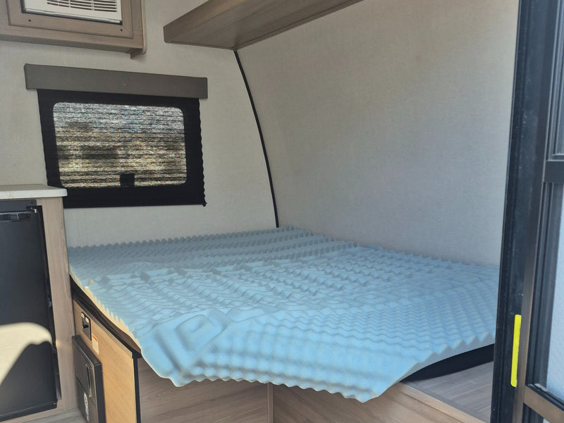  window with blind — photo 3
