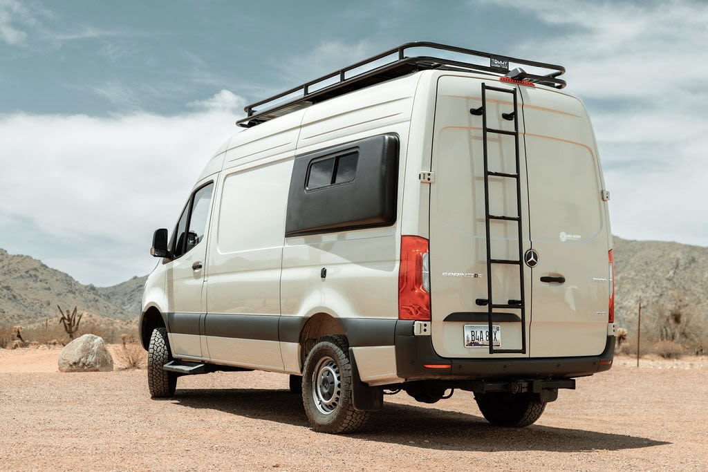24 Mercedes-Benz Sprinter, Seats 4, Indoor shower, Sink, Stove, Microwave — photo 12