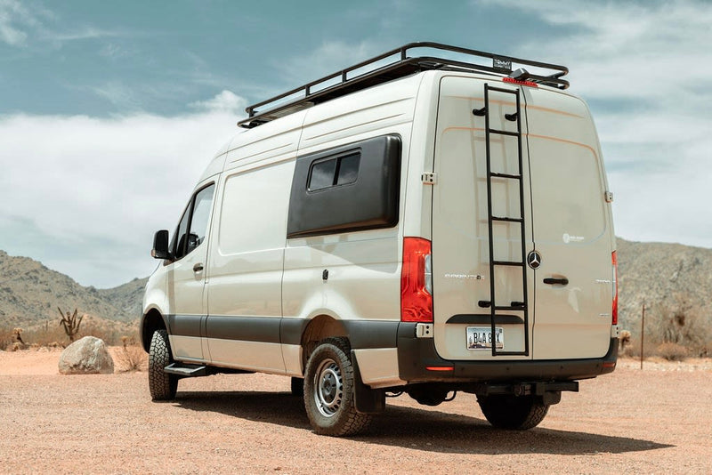 24 Mercedes-Benz Sprinter, Seats 4, Indoor shower, Sink, Stove, Microwave — photo 12