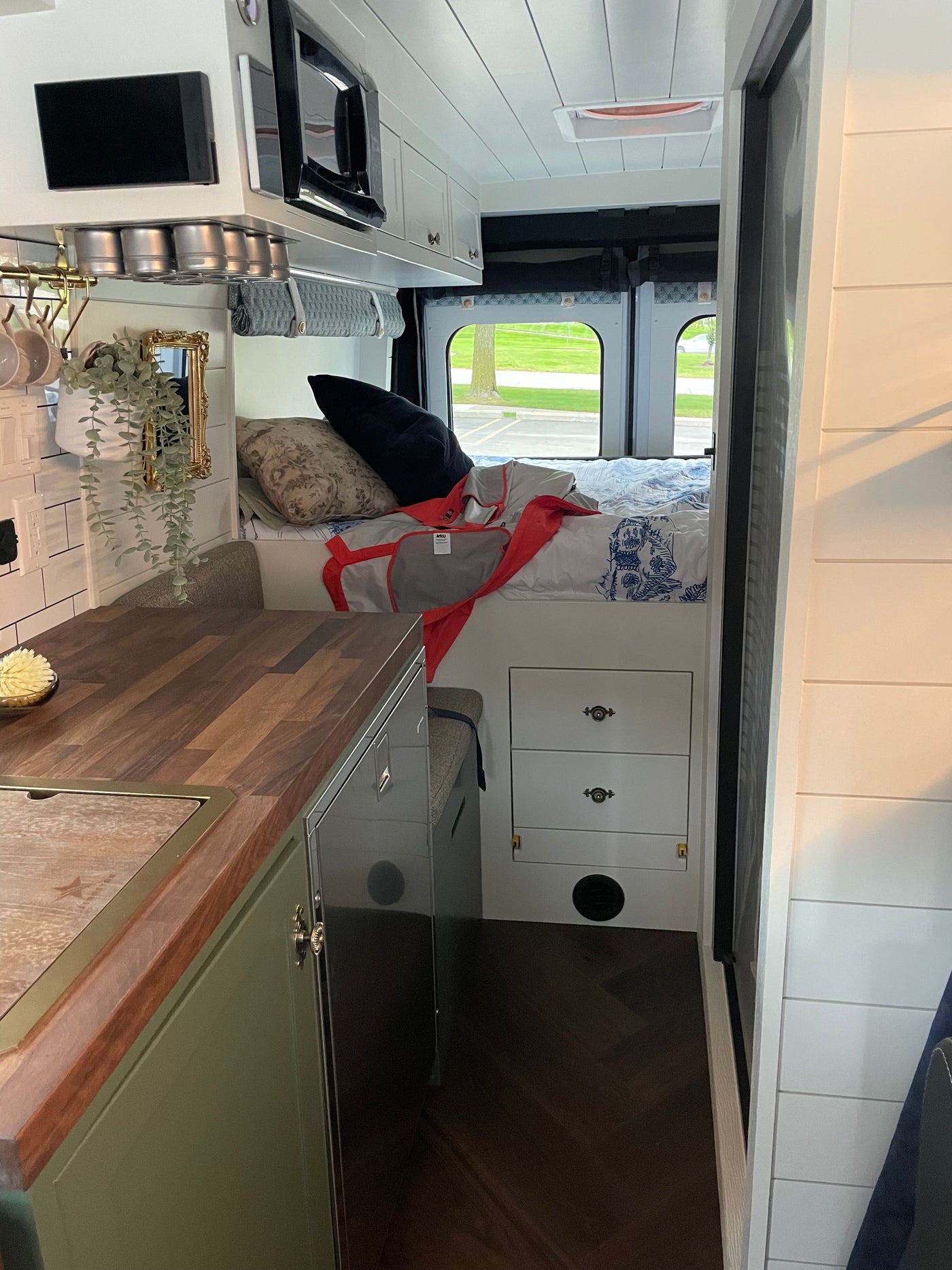 WanderNest — Seats 3, Luxury, Fully loaded. Ready for adventure — photo 4