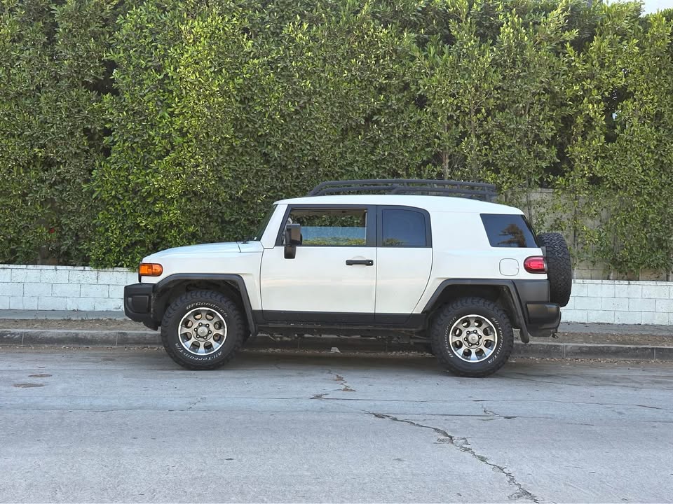 2012 Toyota FJ Cruiser · 4WD in Los Angeles, CA (photo 3)
