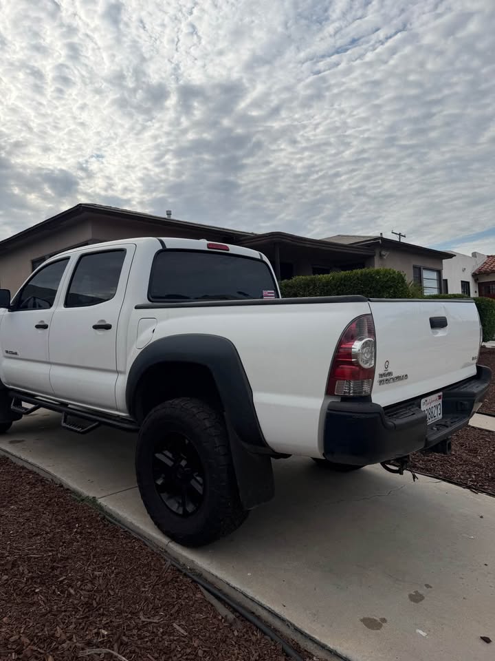2010 Toyota Tacoma Double Cab · 4WD 4D in San Diego, CA (photo 7) — photo 7