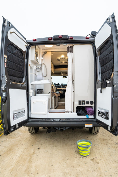 2022 Thor Rize 18M - Full Kitchen & Bathroom! 18Ft - Easy to Drive/Park! — photo 3