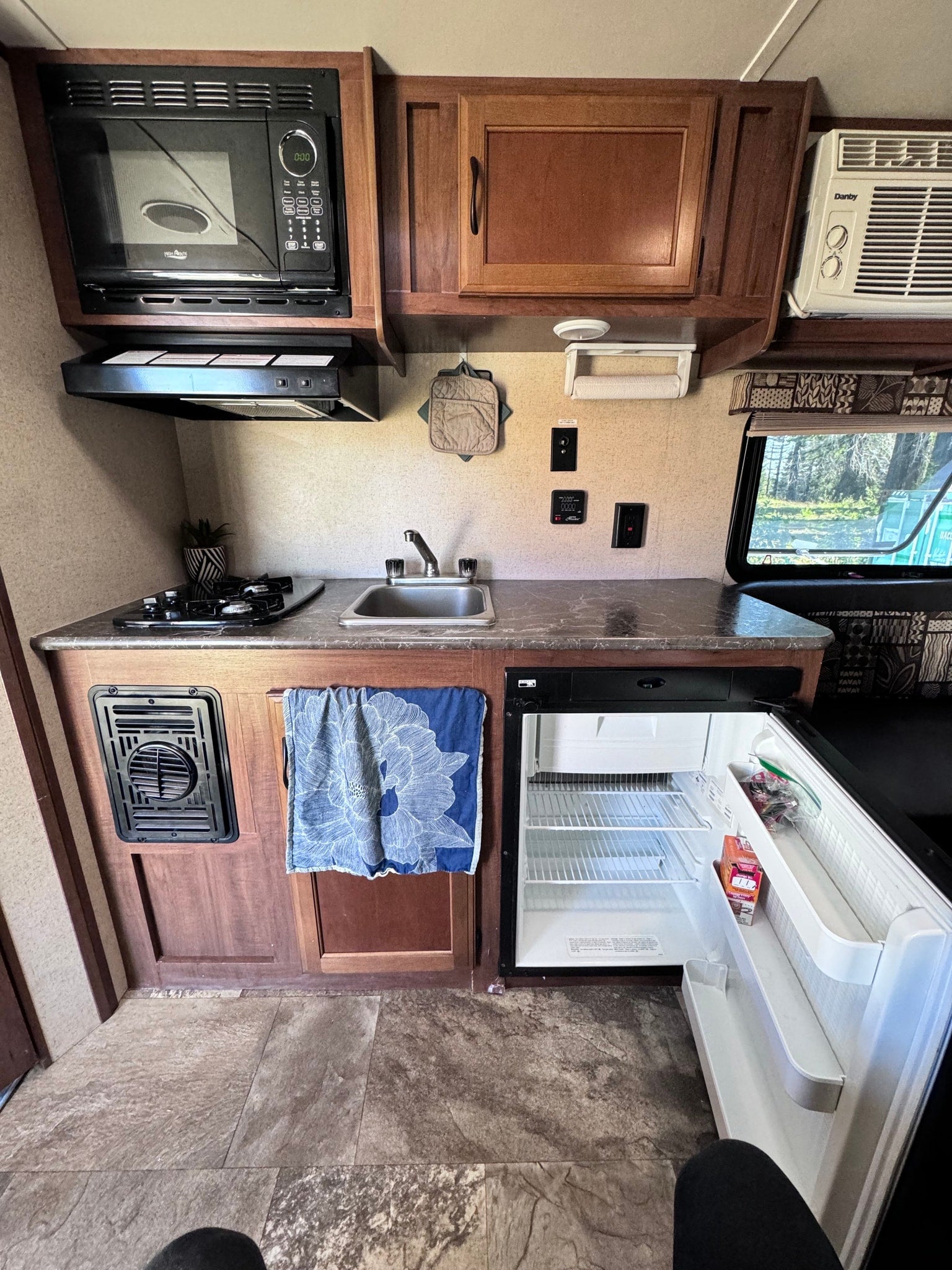 Easy to Tow Lightweight Travel Trailer for 2