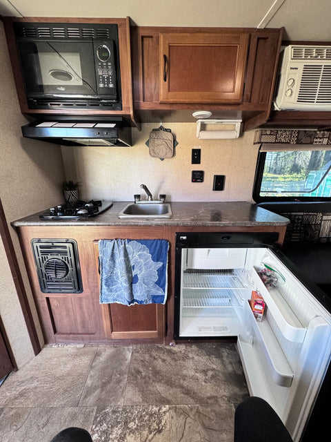 Easy to Tow Lightweight Travel Trailer for 2 Burning Man Ready — photo 4