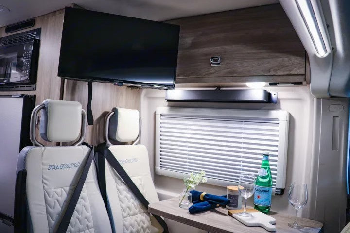 "Lux" 2022 Winnebago 59G, Fully Contained OFF Grid Capable! Air Conditioned — photo 12