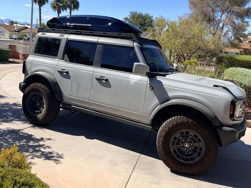  mountains & Joshua trees in background. An adventurous alternative to an rv rental.|Grey Ford Bronco — photo 4